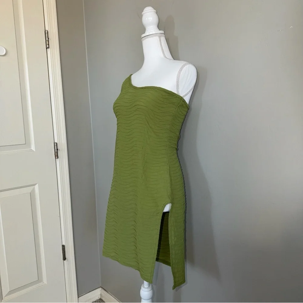 PrettyLittleThing Olive One Shoulder Dress - Picture 3 of 6